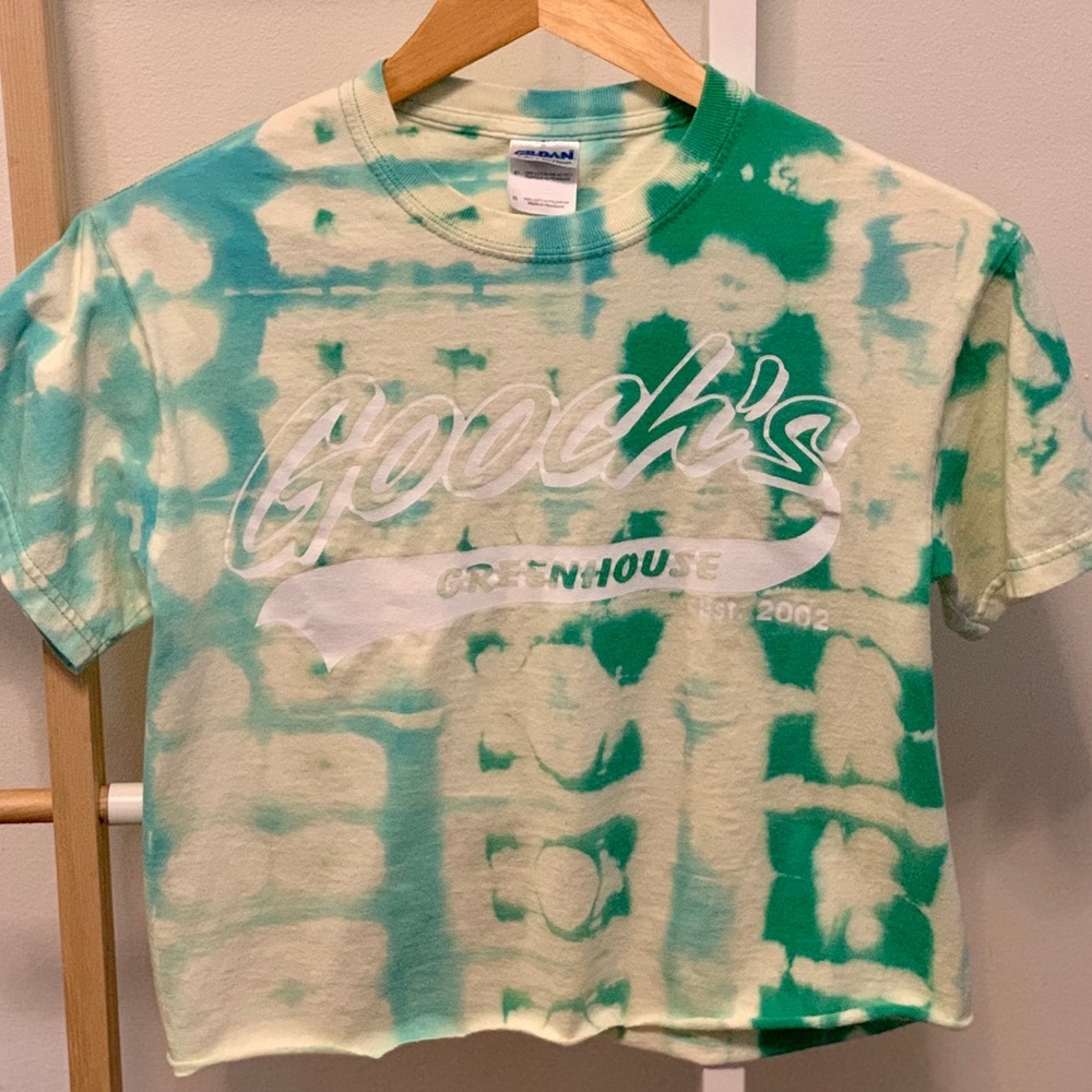 bleach dye crop tee